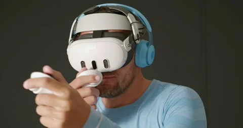 Close-up.Man using Virtual Reality 360 headset, fitness boxing fighting workout. Stock Footage 260514706