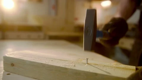 Close up man worker using hammer to nail wood plank for build diy wood furniture Video stock 150877637
