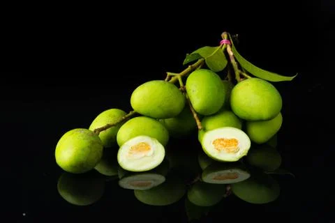 Close up Mangifera Mango on black Foto stock