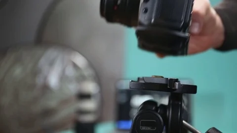 Close up of a man's hand attaches the camera to the tripod. Stock Footage 127525278