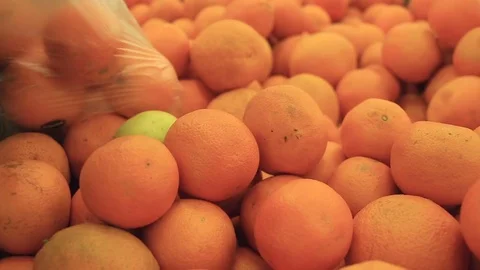 Close-up of a man's hand, choose oranges in a store Stock Footage 74986879