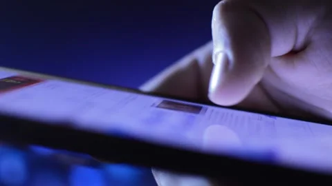 Close-up man's hand scrolling facebook by meta social network app 스톡 동영상 201921352