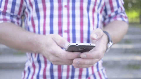 Close up on man's hands browsing smartphone. Slider shot Vídeo Stock 67248232