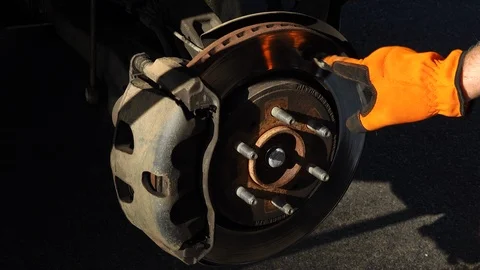 Close up of a man's hands pointing out wear damage to brake disk Видео 121598345