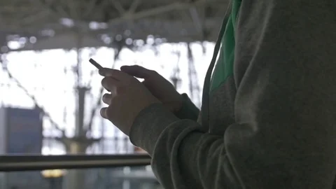 Close up of Man's hands using mobile smartphone in airport 스톡 동영상 73288467