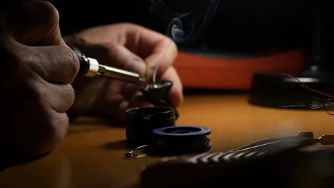 Close-up of a man's hands working with a soldering iron Vídeos de archivo 148172453