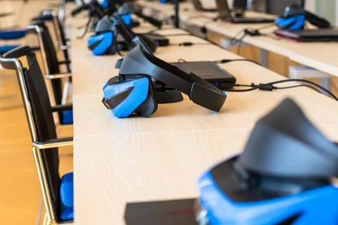 Close up of many virtual reality (VR) sets  in a classroom - headset, controller Foto stock