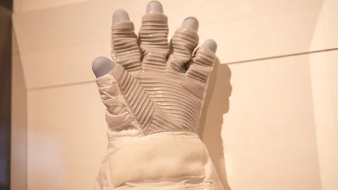 Close-up Mars protective Eva Glove for Marsians on Red planet. ILC Dover Vídeos de archivo 124426990