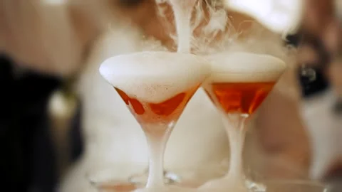 Close-up of martini glasses being filled creating a celebratory atmosphere 库存影片 274657325