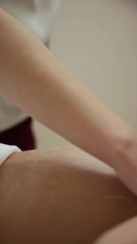 Close Up of Massage Therapist Applying Cream During Spa Treatment Stock-Footage 337474665