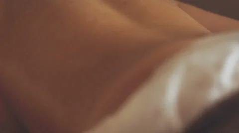 Close up of masseur doing neck chafing on the therapy in spa salon Vidéo 65763647