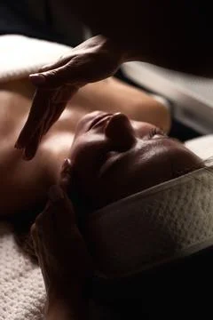Close-up of masseur hands doing face massage for beauty lady Stock-Fotos