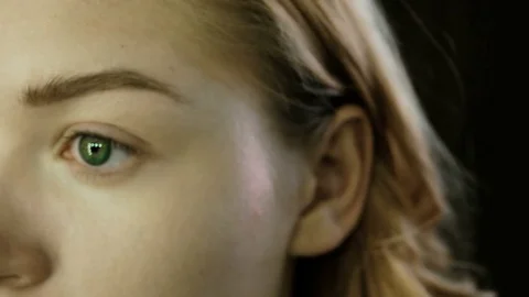 Close up. The master in a make-up prepares model for display. The girl puts with 스톡 동영상 82081750