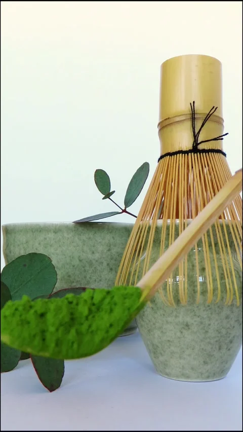 Close Up of Matcha Powder on Bamboo Spoon with Tea 4K Vertical Video 스톡 동영상 335640959