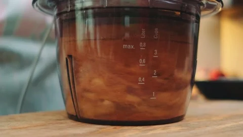 Close-up of measuring container with volume markings on kitchen countertop 库存影片 342877638