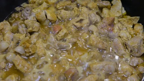 Close up meat and vegetables in cauldron. Pieces of meat and a lot of onions are Vídeo Stock 119860406