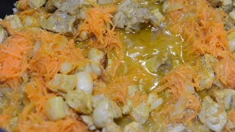Close up meat and vegetables in cauldron. Pieces of meat and a lot of onions are Vidéo 119862519