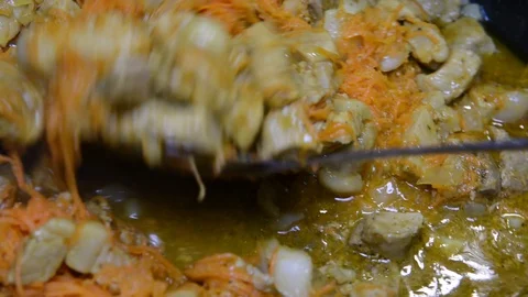 Close up meat and vegetables in cauldron. Pieces of meat and a lot of onions are Vídeo Stock 119862540
