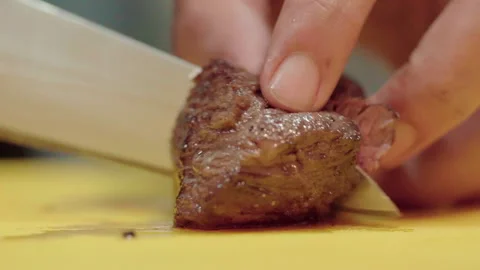 Close up Medium rare Grilled beef slicing Vídeos de archivo 156172426