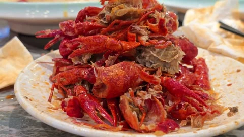Close-up of Messy Piled Partially Peeled Cooked Crawfish Shells Vídeos de archivo 339351392