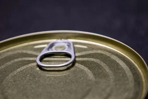 Close-up of metal can lid with pull tab Fotos de archivo