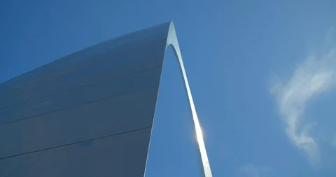 Close Up of the Metal Reflection on the St. Louis Arch, 4K 스톡 동영상 115044410