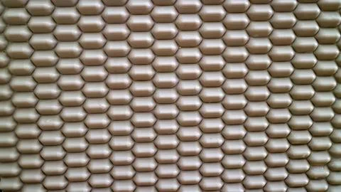 Close-up of metallic hexagon pattern in pink and silver Foto stock