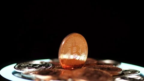 Close-up of metallic shiny bitcoin cryptocurrency coins. Stockbeeldmateriaal 264120598