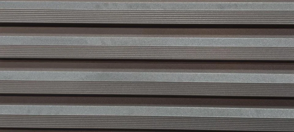 Close-up of a metallic surface with horizontal ridges Foto stock