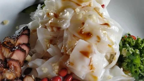 Close-Up of Miao Ethnic Cold Rice Noodle Ingredients Vidéo 334225007