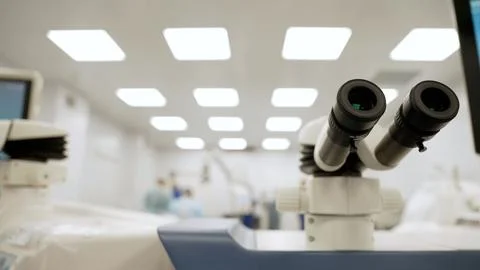 Close up of microscope eyepieces in sterile lab environment. Bright white cei Fotos de archivo