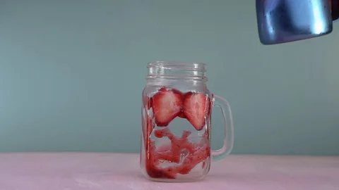 Close-up milkshake with strawberries Видео 129383801