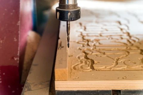 Close up milling machine processes wood Foto stock