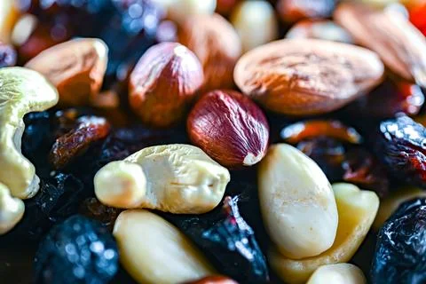Close-up of mixed nuts and dried fruits. Foto stock