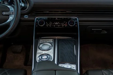 Close up of the modern automatic gearbox lever. Automatic transmission shift  Foto stock
