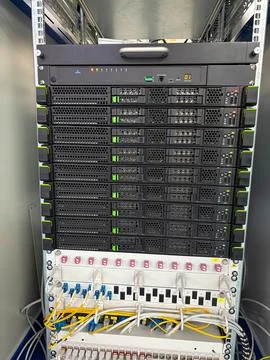Close-up of a modern data server rack in a technology room. Foto stock