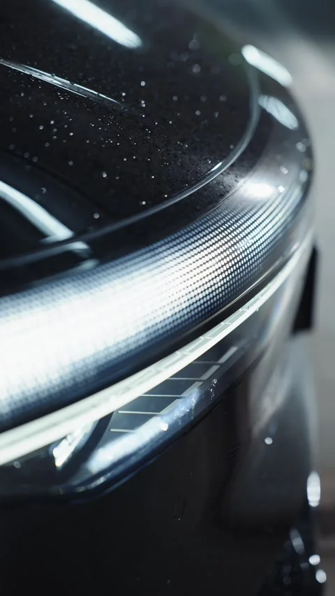 Close-up of modern electric car headlight design Vídeos de archivo 318418009