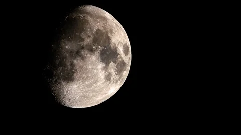 Close Up of Moon in Night Sky Stockbeeldmateriaal 104889863