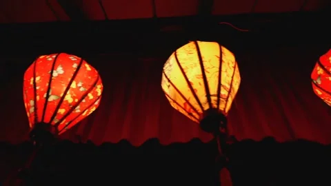 Close-Up motion along row of Glowing Vietnamese Silk Lanterns with Floral 스톡 동영상 339269980