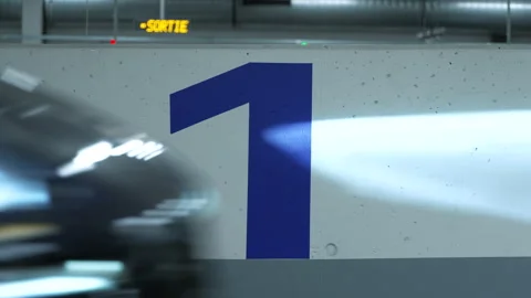 Close Up Motion Of Car Driving Through Parking Garage Stockbeeldmateriaal 329693610