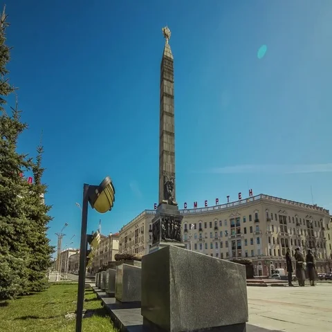Close-up motorized timelapse of the Victory square in Minsk, Belarus. Vidéo 69542610