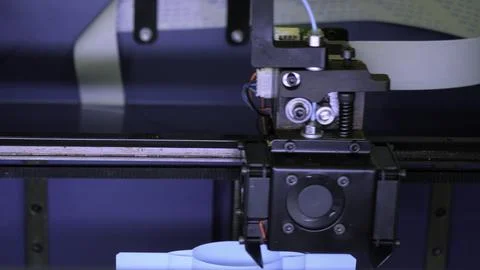 Close-up of moving machine in 3d printer. Media. Creating objects on 3D printer Foto stock