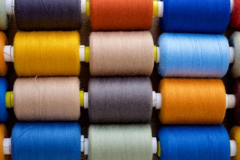 Close-up of multicolored sewing thread spools Fotos de archivo