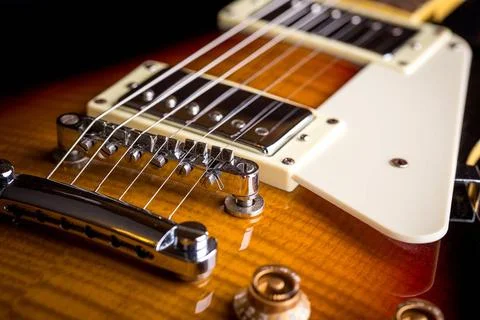 Close up of music guitar Close up of the Knobs the Pick Guard and Bridge o... Foto stock