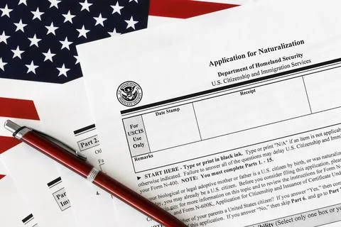 Close-up of n-400 form. application for naturalization topview Foto stock