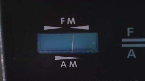 Close-up of the needle of an AM / FM receiver needle moving Stock-Footage 153240250