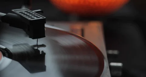 Close up on a needle of a turning table - vintage mood - 4K resolution 스톡 동영상 103550112