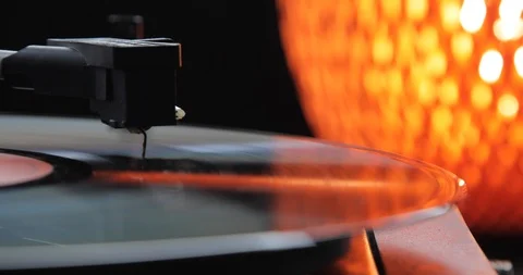 Close up on a needle of a turning table - vintage mood - 4K resolution 스톡 동영상 103551085