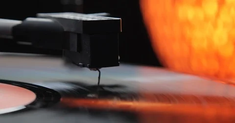 Close up on a needle of a turning table - vintage mood - 4K resolution 스톡 동영상 103552388