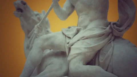 Close up of the Neptune statue Vídeo Stock 145638952